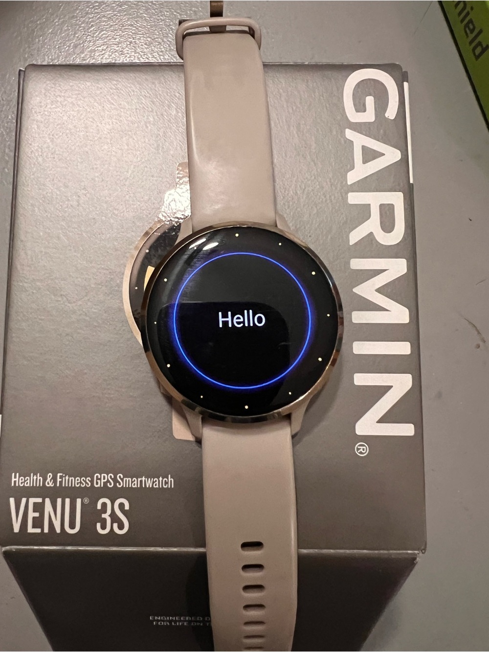 garmin Venu 3S Smartwatch - Beige Band, Black Display, Gold Bezel